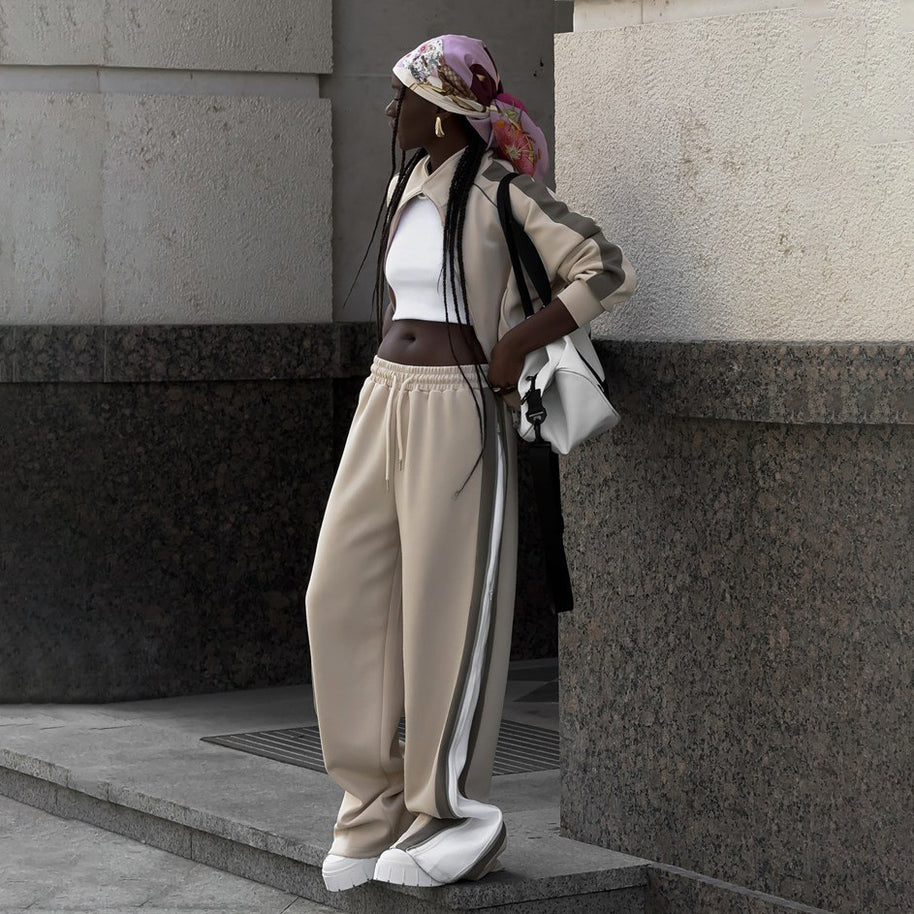 Damen Sportliche Kapuzenjacke mit modernem Schnitt und Kontrastdetails WW