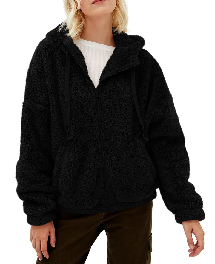 Damen Flauschige Kapuzenjacke mit praktischen Taschen und Reisverschluss W&W Mode