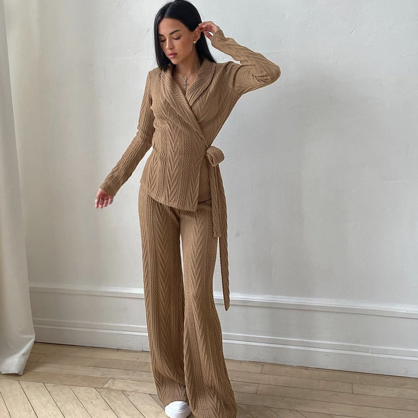 Damen Strickanzug im modernen Look mit eleganten Details WW