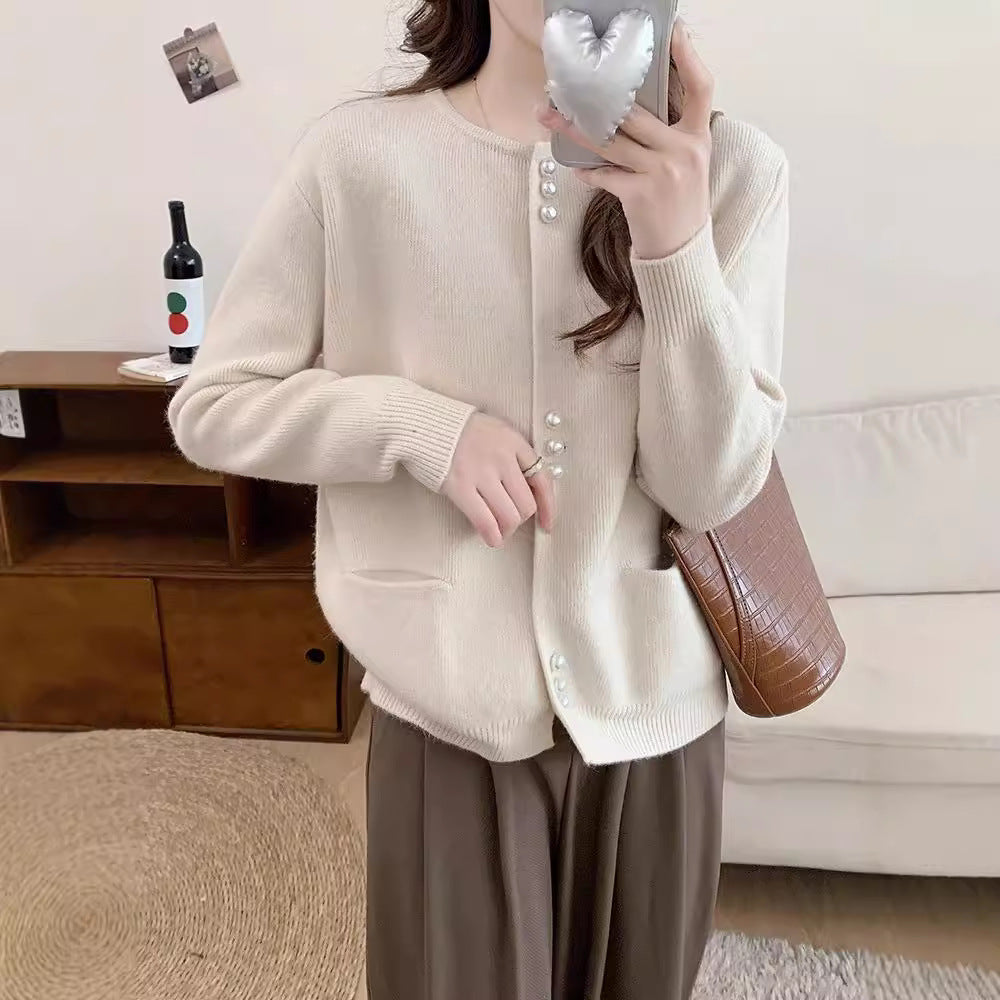 Damen Strickjacke mit eleganten Perlenknöpfen WW