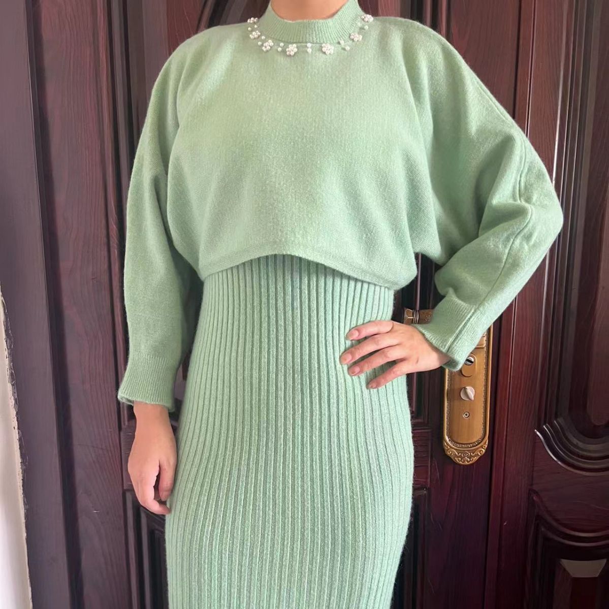 Damen Strickensemble mit modischem V-Ausschnitt und dekorativem Kragen WW