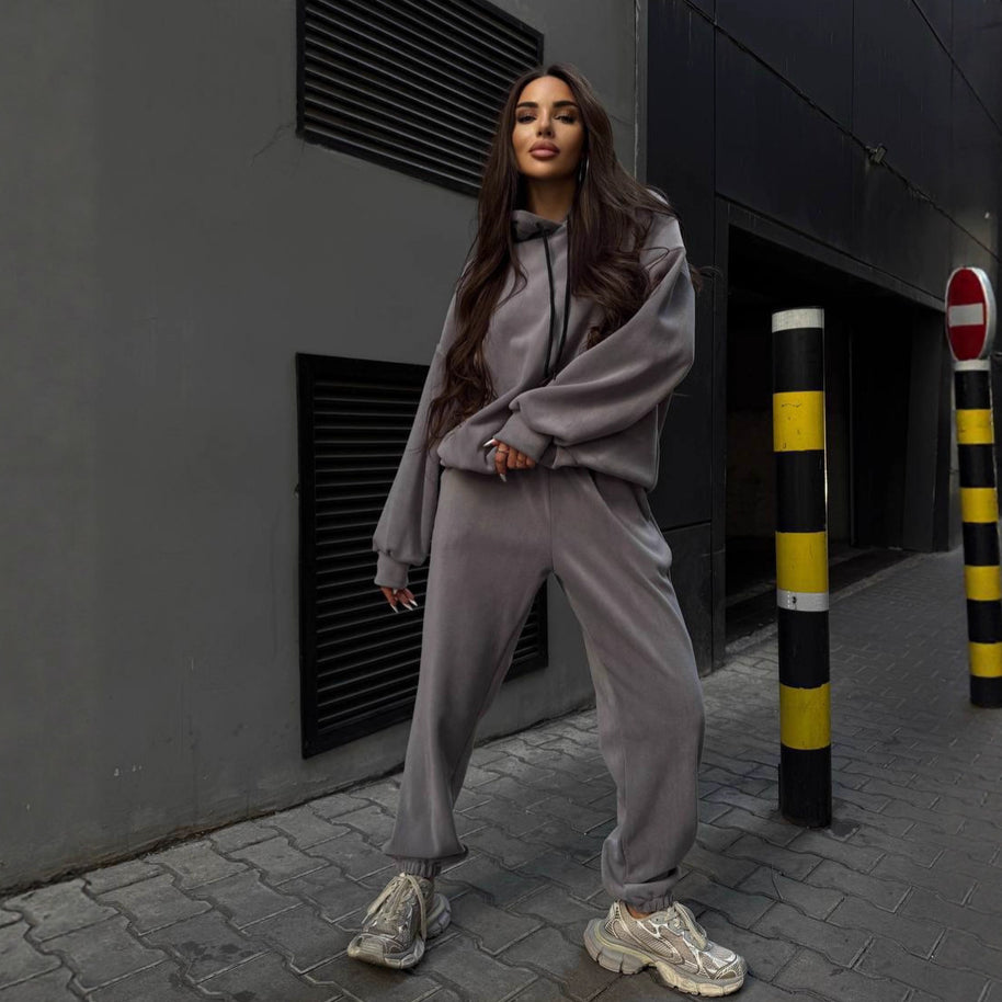 Damen sportliches Freizeit-Set mit oversized Hoodie und lässigen Jogginghosen WW