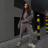 Damen sportliches Freizeit-Set mit oversized Hoodie und lässigen Jogginghosen WW