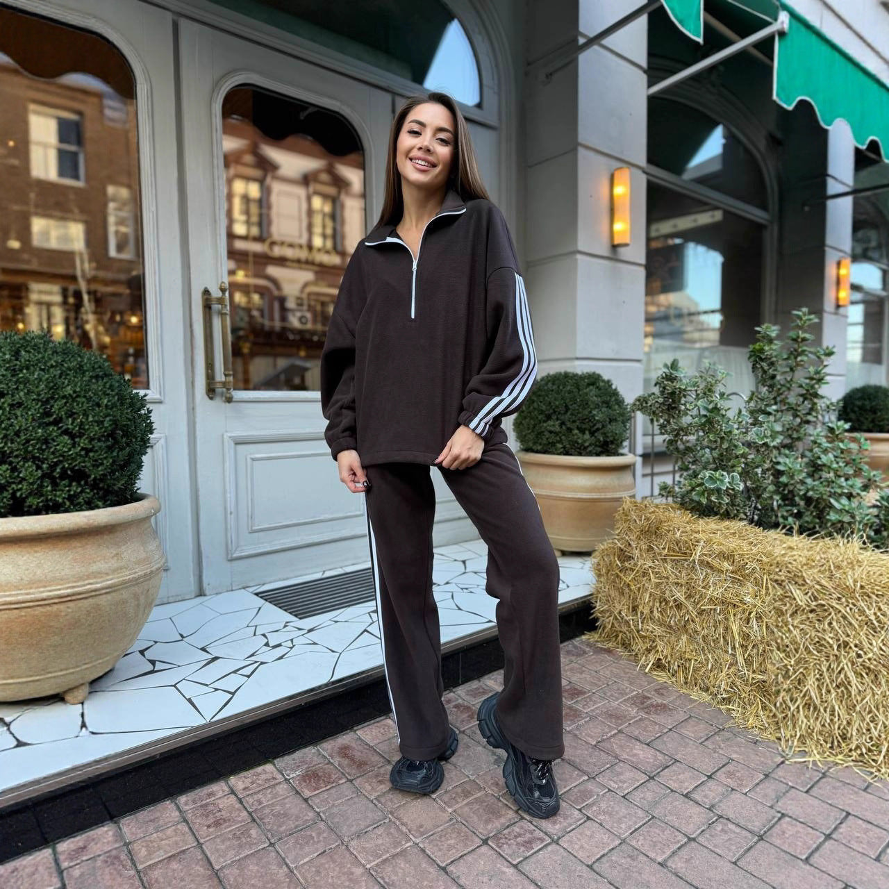 Damen Sportlicher Freizeitanzug mit hohem Kragen WW