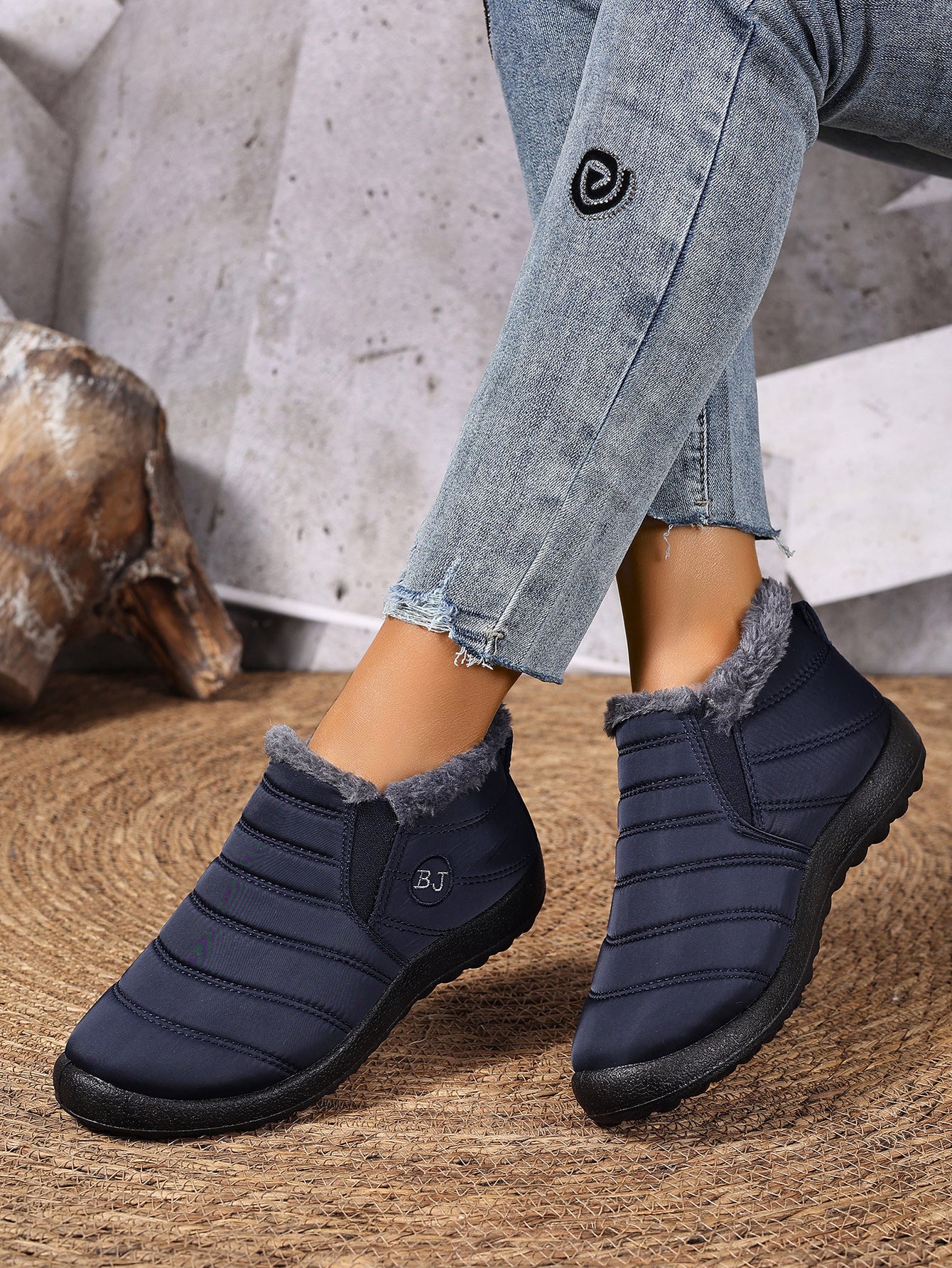 Damen Bequeme und warme Slipper mit kuscheligem Innenfutter WW
