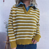 Damen Strickpullover mit tiefem V-Ausschnitt und markantem Streifenmuster WW