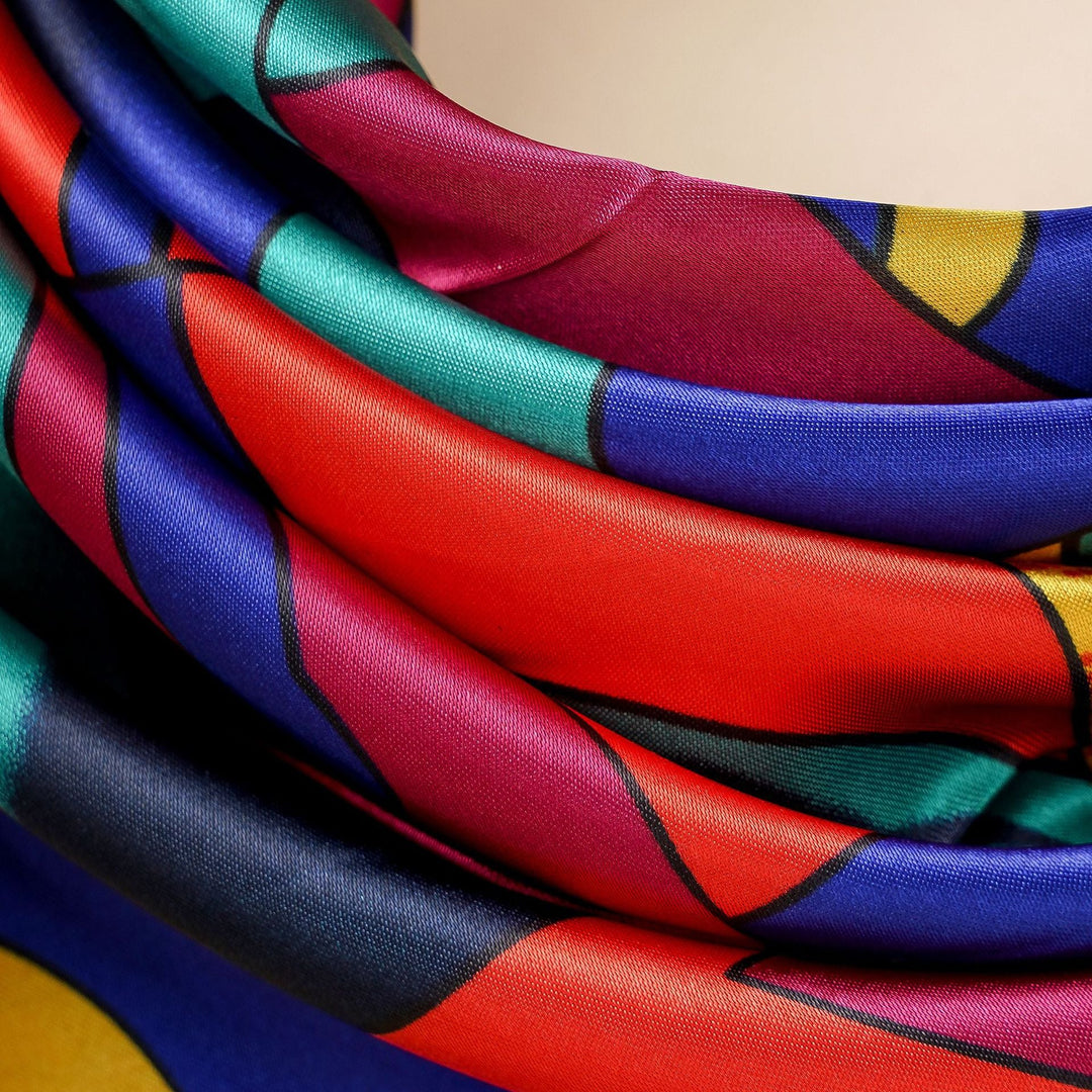 Damen Seidenschal mit modernem grafischen Design W&W Mode