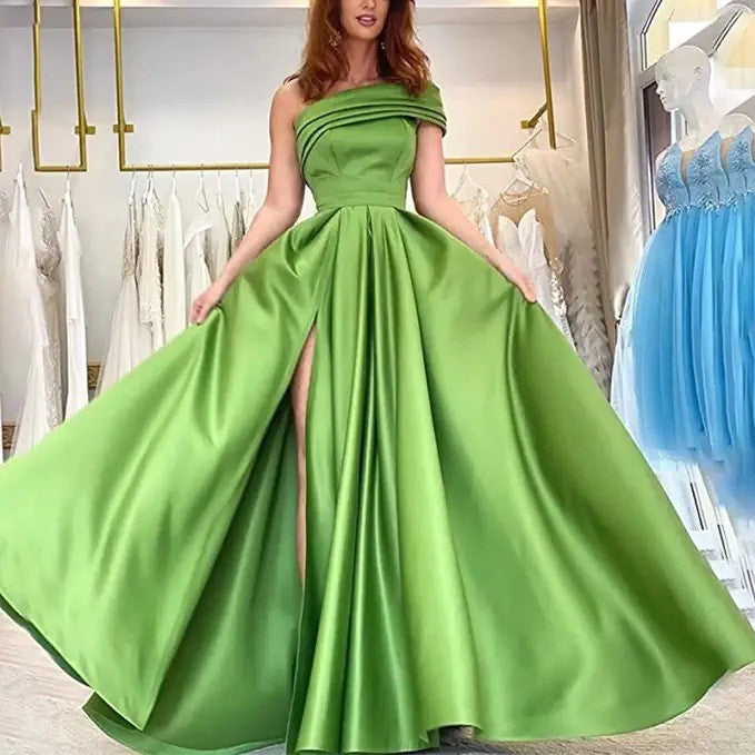 Damen Elegantes Maxikleid mit asymmetrischem Ausschnitt und hohem Beinschlitz W&W Mode