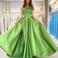 Damen Elegantes Maxikleid mit asymmetrischem Ausschnitt und hohem Beinschlitz WW
