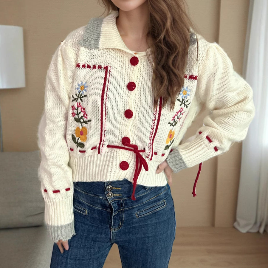 Damen Strickjacke mit floralen Stickereien und dekorativen Knöpfen WW
