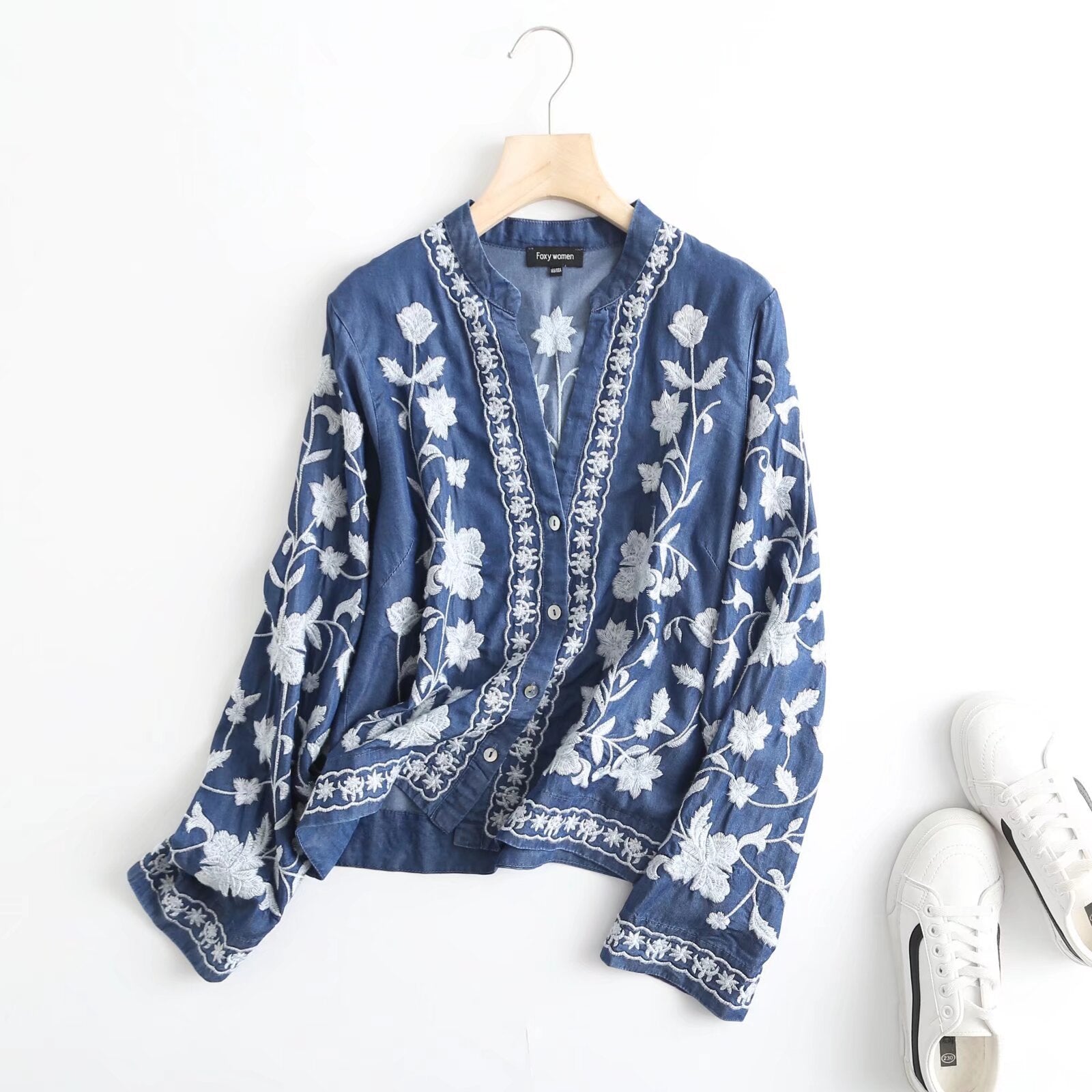 Damen bestickte Bluse im Vintage-Stil mit elegantem Kragen und Druckknopfverschluss WW