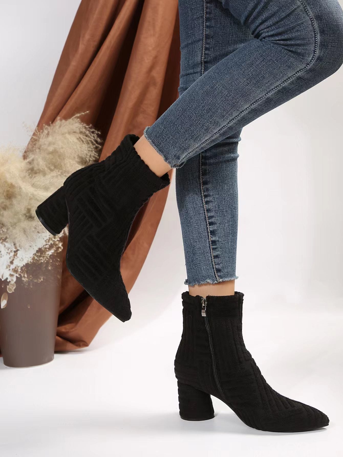Damen Stiefeletten mit zeitgemäßem Strickdesign und komfortablem Blockabsatz WW