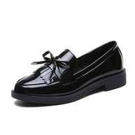 Damen Elegante Mokassins mit funkelndem Lackleder und dekorativem Schleifendetail W&W