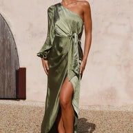 WW | Maxikleid aus Satin mit Einer Schulte