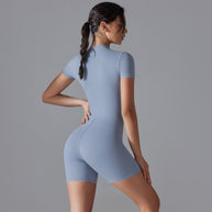 Damen Sportlicher Jumpsuit mit kurzem Arm und praktischem Reißverschluss WW