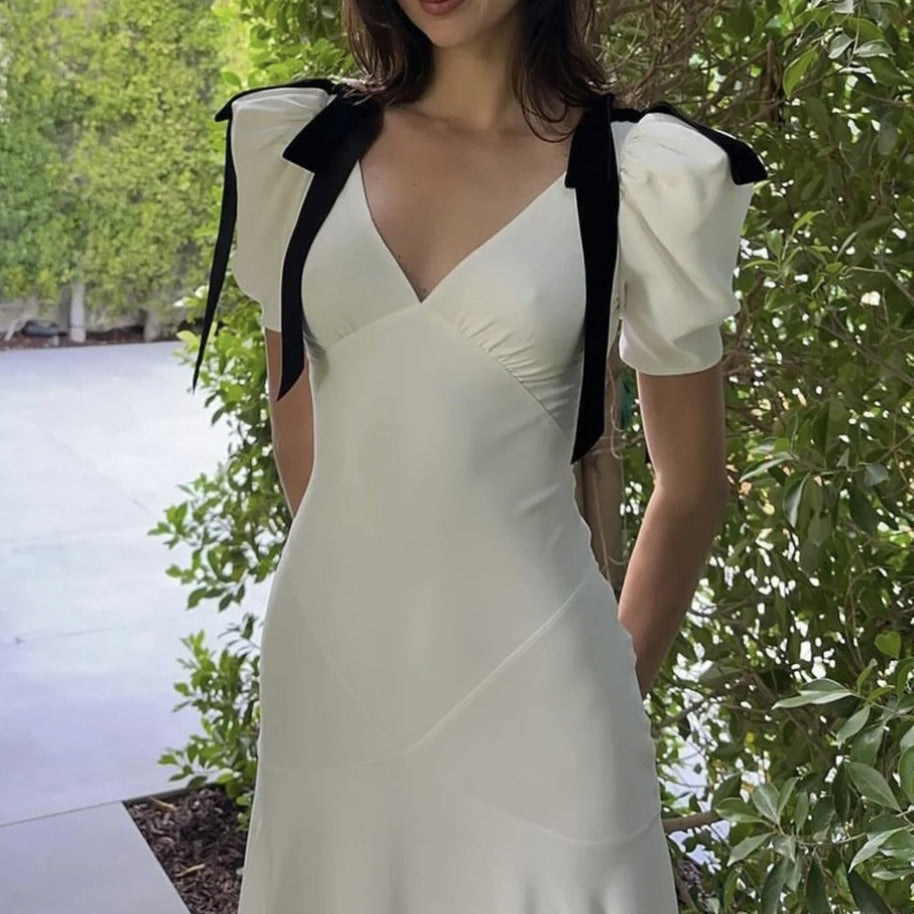 WW | Sanfte Weiß Tiefer V Schleifen Puffärmel Schlankes Kleid