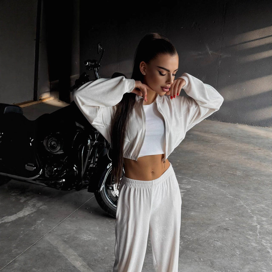 Damen sportliches Set mit cropped Jacke und weiten Hosen WW