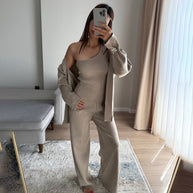 Damen Strickanzug mit asymmetrischem Oberteil und lässigem Schnitt WW