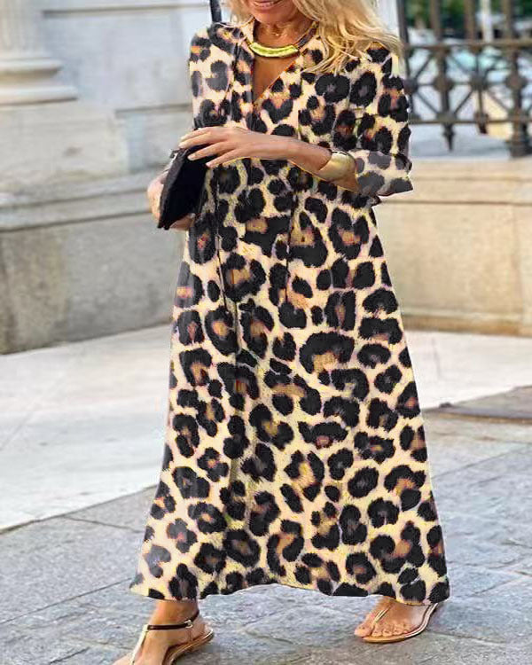 Damen Maxikleid mit exklusivem Leomuster und schickem Überschlag W&W Mode
