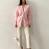 Damen Strickjacke mit V-Ausschnitt und feiner Rippstruktur WW