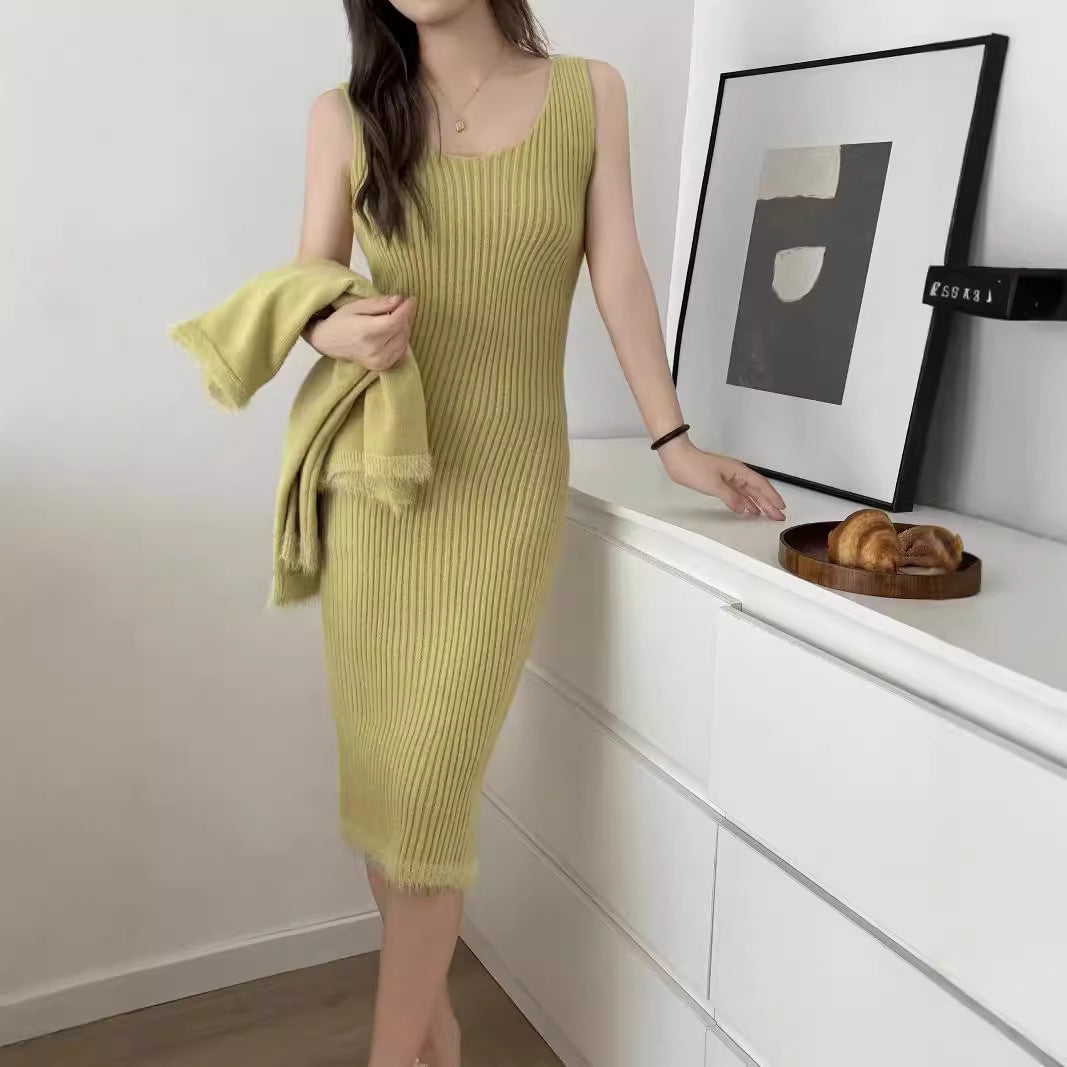 Damen Strickensemble mit V-Ausschnitt und dekorativen Perlenknöpfen WW