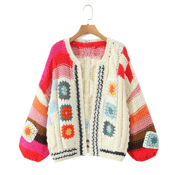 Damen modische Strickjacke mit bunten Häkelmotiven W&W Mode