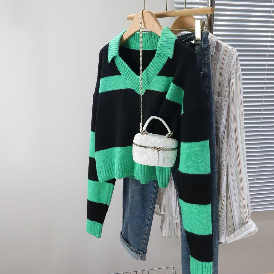 Damen Strickpullover mit tiefem V-Ausschnitt und gestreiftem Design WW