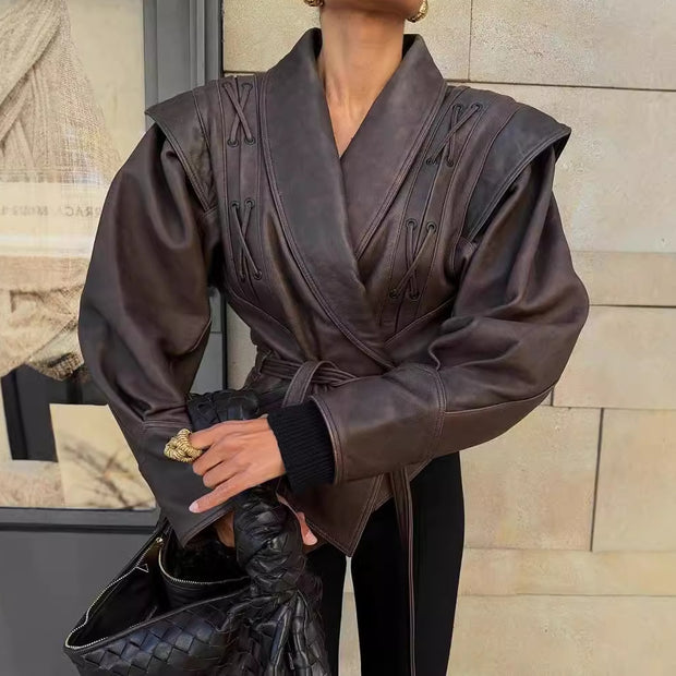 Damen stilvolle Kunstlederjacke mit Drapierung und taillierbarem Gürtel WW