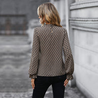 Damen Bluse mit elegantem Wickeldesign und dekorativen Rüschendetails WW