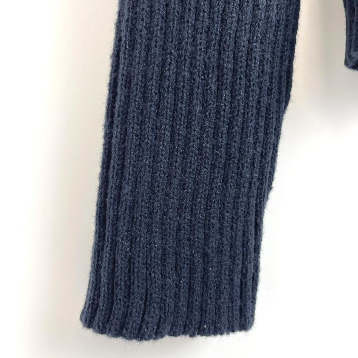 Damen Strickjacke mit raffiniertem Kragen und seitlichem Reißverschluss WW