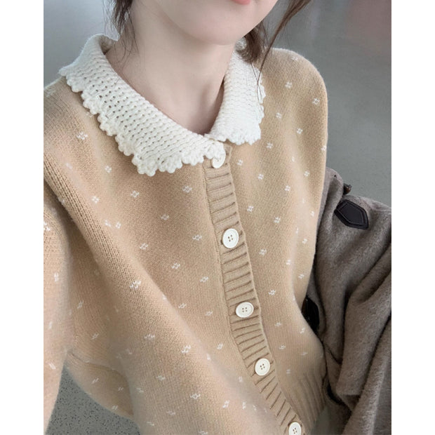Damen Strickjacke mit Rüschenkragen und Knopfdetails WW