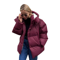 Damen sportliche Daunenjacke mit hohem Kragen und voluminösem Schnitt WW