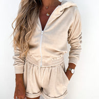 Damen sportliches Velours-Set mit cropped Hoodie und kurzen Hose WW