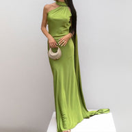 Damen Elegantes Abendkleid mit asymmetrischem Design und weichem Umhang WW