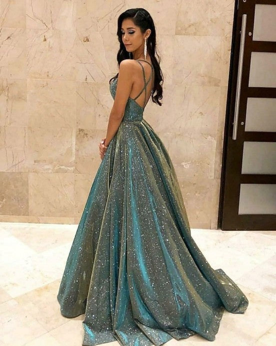 Damen Abendkleid mit schimmernden Akzenten und voluminösem Rock WW