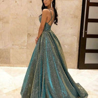 Damen Abendkleid mit schimmernden Akzenten und voluminösem Rock WW