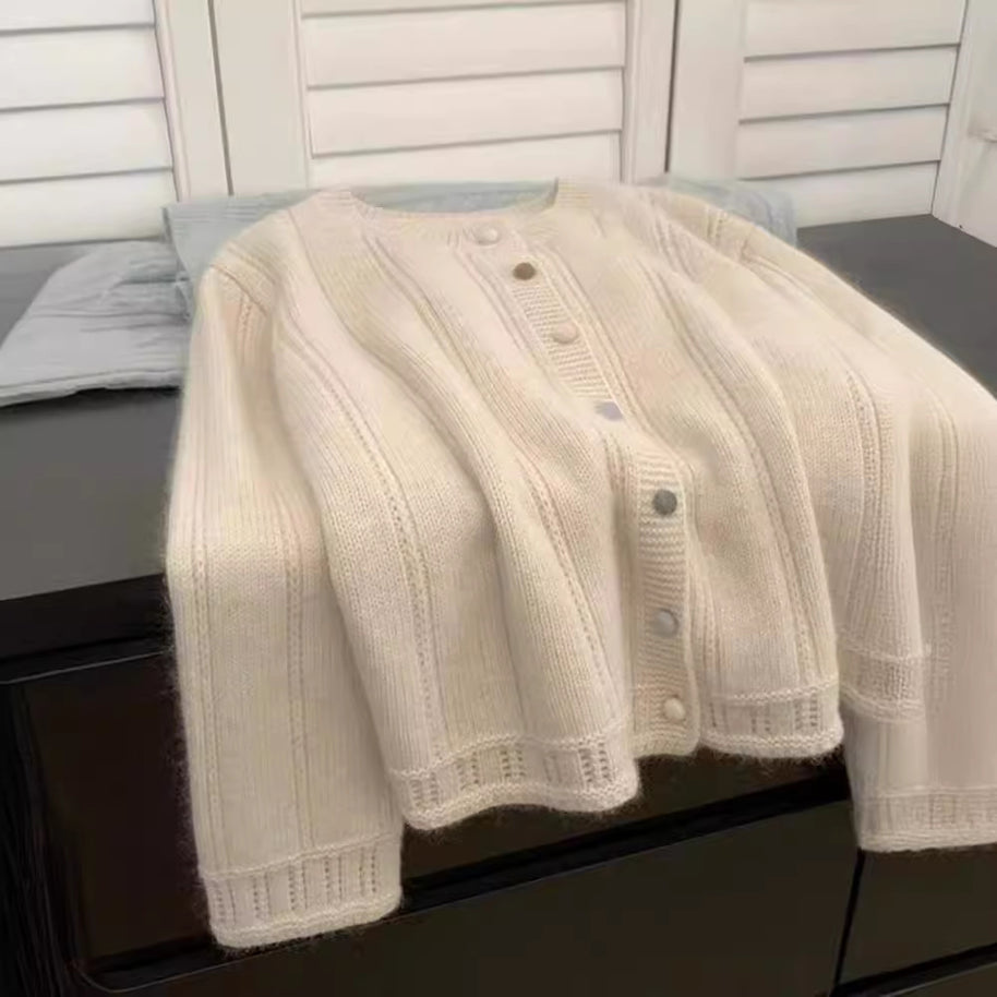 Damen Strickjacke mit dekorativem Rippdesign und Knopfverschluss WW