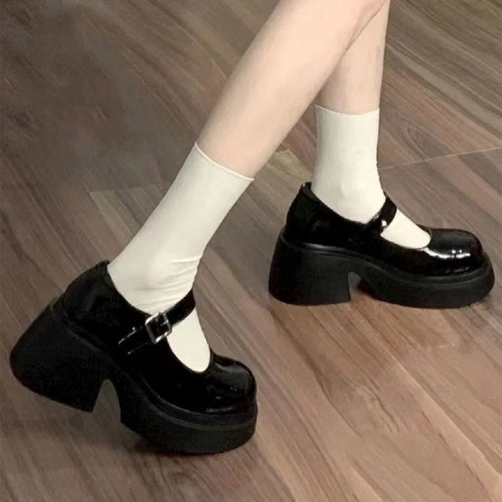 Damen Mary Jane Schuhe mit klobigem Absatz und dekorativem Riemchen W&W Mode