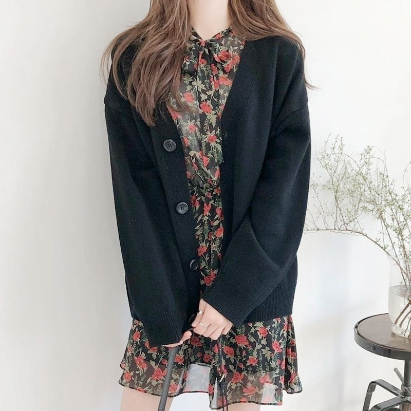 Damen bequeme Strickjacke mit weichem Material und großen Knopfdetails WW