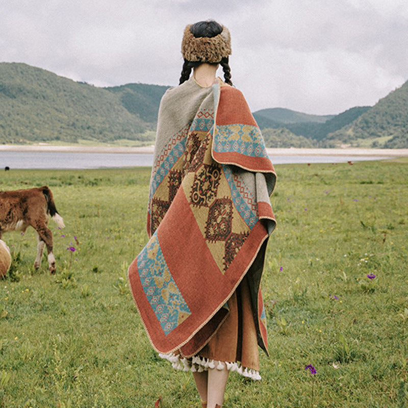 Damen Modischer Poncho mit kunstvollem Muster und fransigen Kanten WW