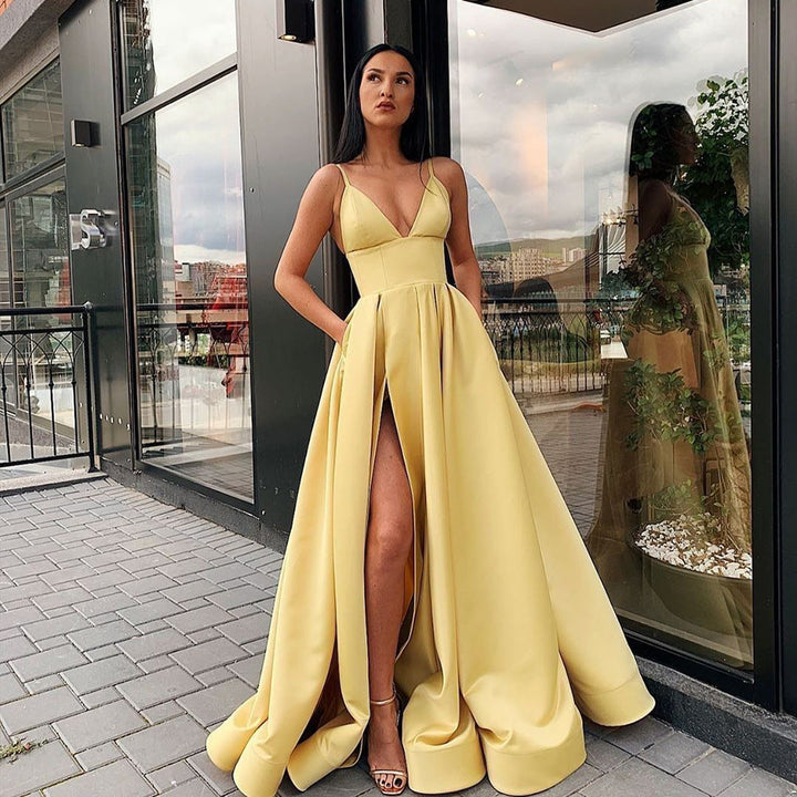 Damen Abendkleid mit aufregendem Beinschlitz und elegantem V-Ausschnitt W&W Mode