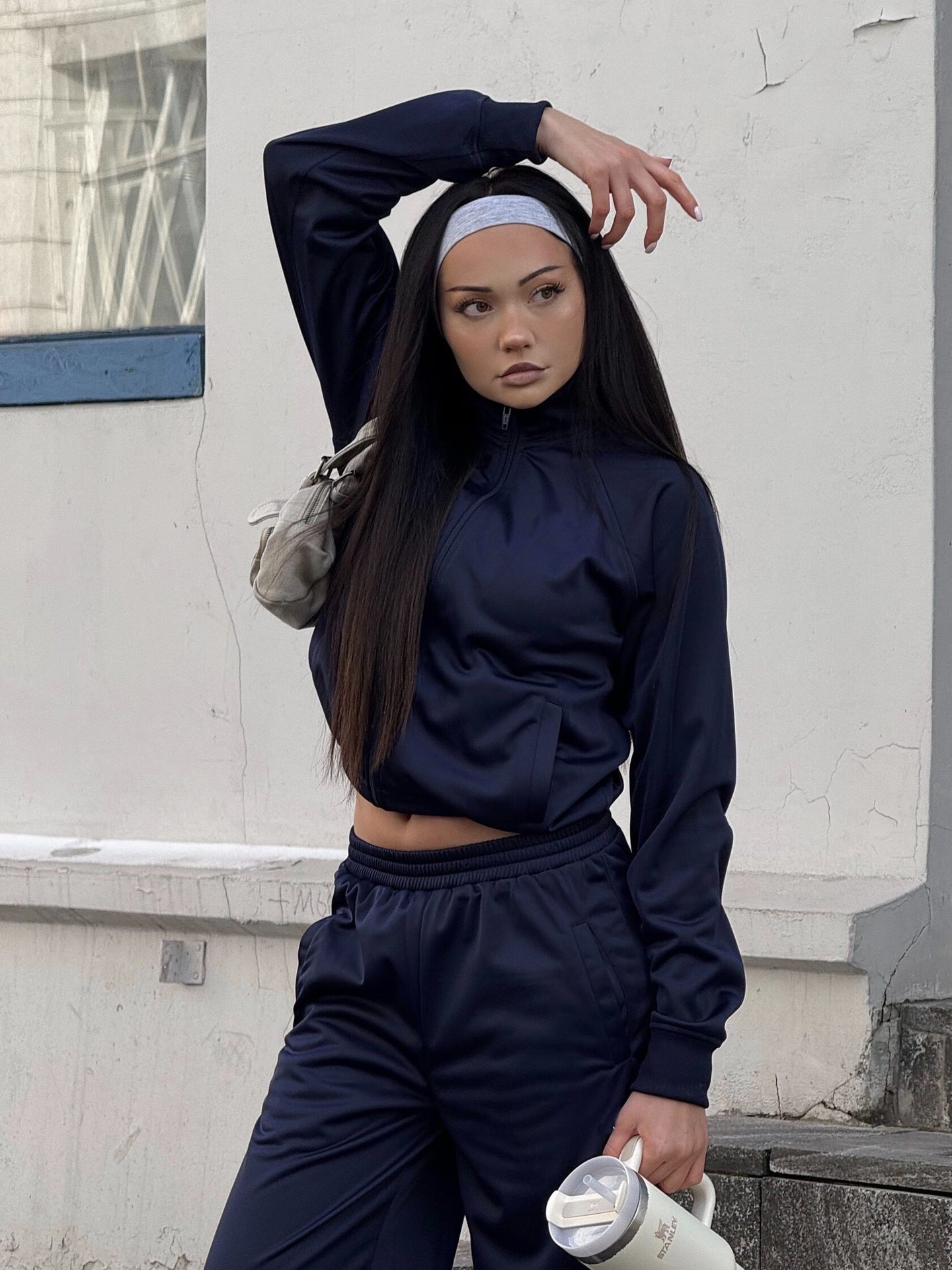 Damen sportliche Trainingsjacke und passende Hose mit hoher Taille WW