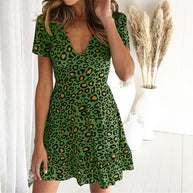 Damen Minikleid mit tiefem V-Ausschnitt und tierischem Muster WW