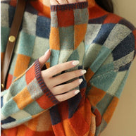 Rollkragenpullover mit eleganter Print