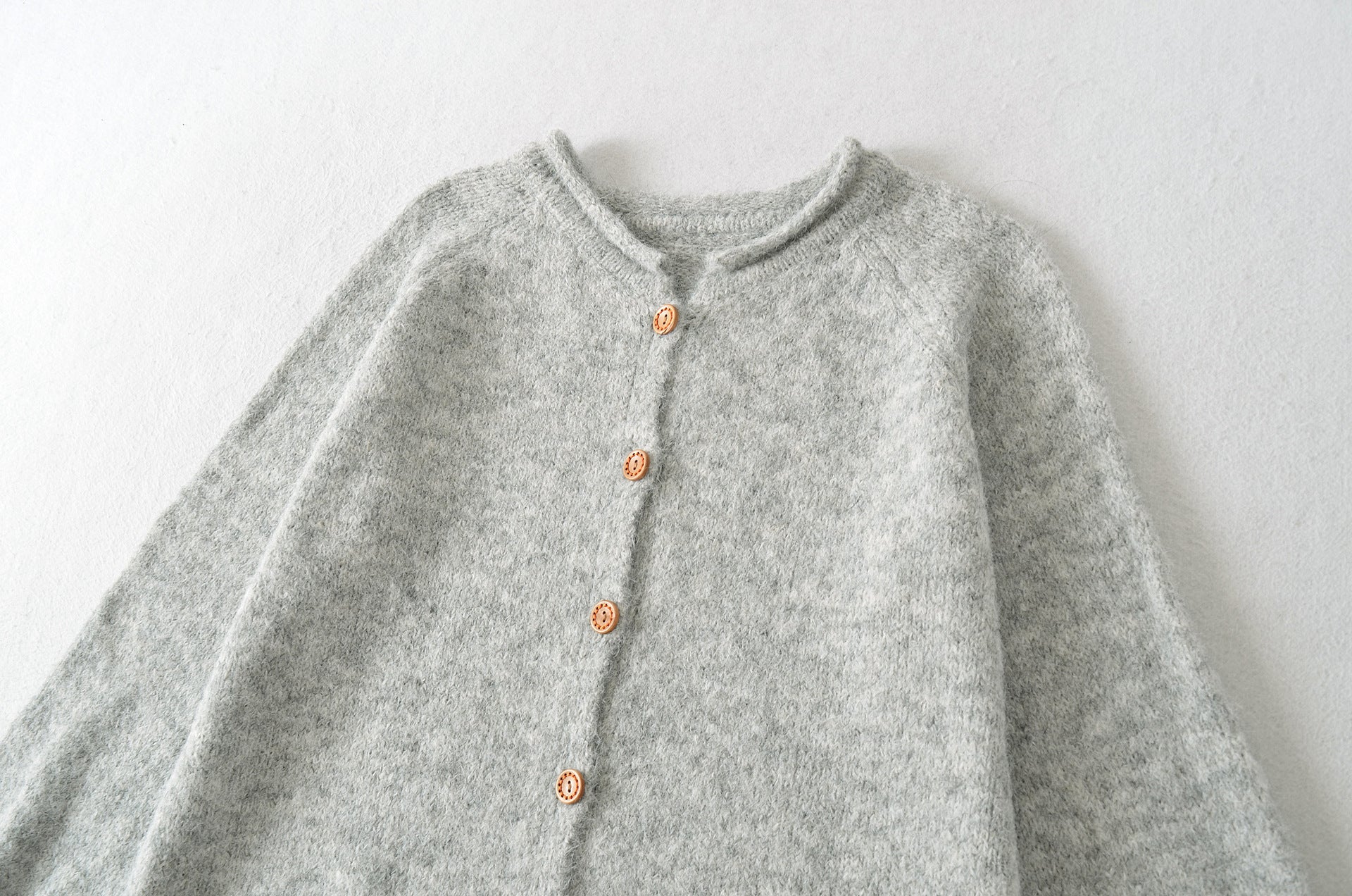 Damen Strickjacke mit elegante Spitzenverzierung WW