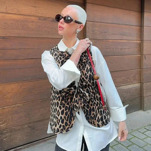 Damen Weste im angesagten Leopardenmuster mit verspieltem Bindeband WW