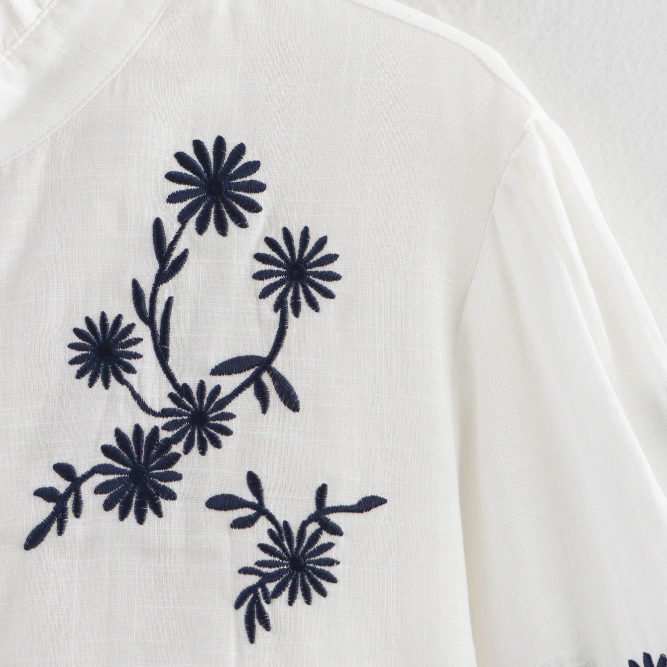 Damen Bestickte Bluse mit Stehkragen und langen Ärmeln WW