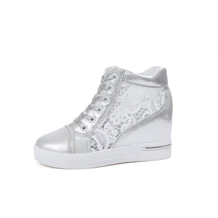 Damen Wedge-Sneaker mit modischem Spitzen-Detail und lässigem Metallic-Finish W&W Mode