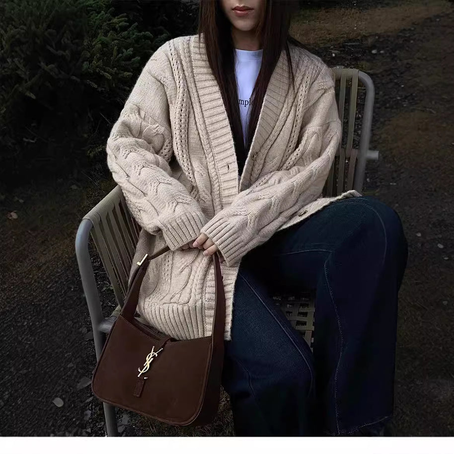 Damen Strickcardigan mit tiefem V-Ausschnitt und strukturiertem Zopfmuster WW