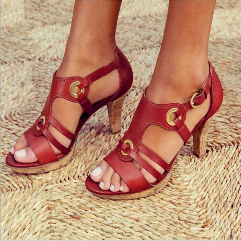 Damen Absatzsandalen mit raffinierten Riemen und kunstvollem Schnallendesign WW